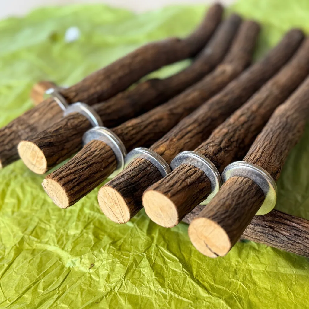 天然木ドラゴンウッドを使ったBirdARCADIAの止まり木製品