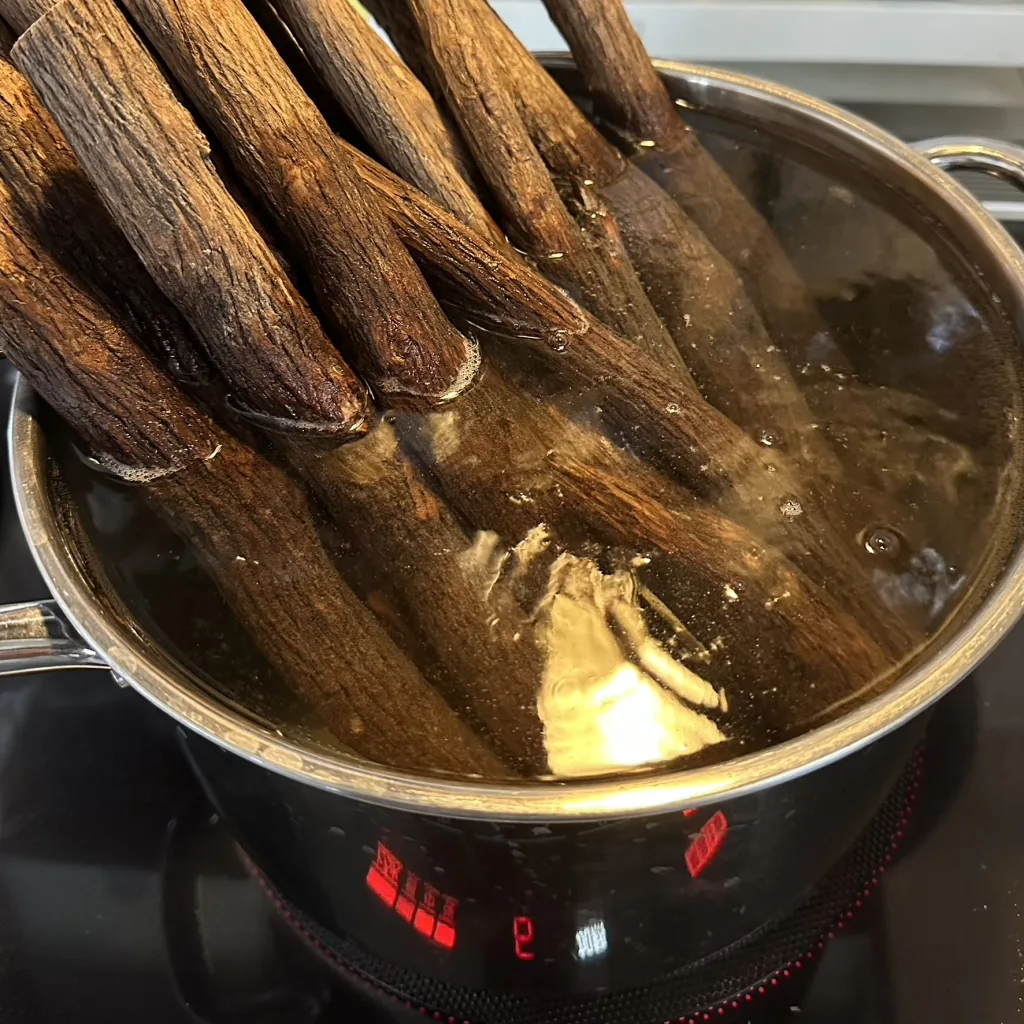 中型原木の煮沸作業