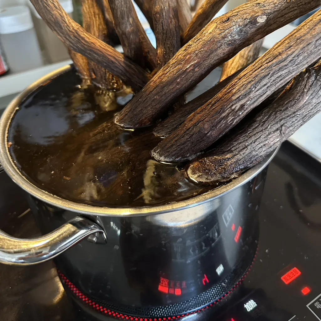 中型原木の煮沸作業