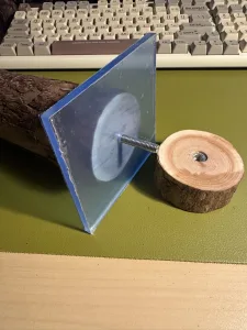 大型インコ・オウム用止まり木の固定に使用するポリカーボネート製補強プレート